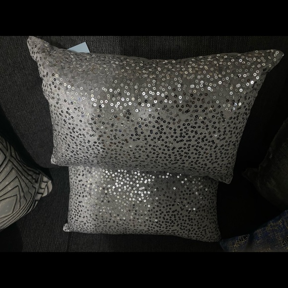 2 grey accent decorative pillows - Picture 2 of 2
